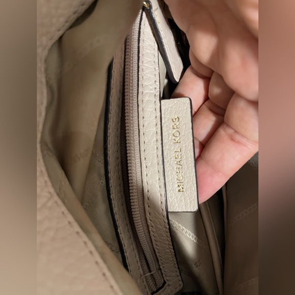 Micheal kors backpack purse - Picture 4 of 8